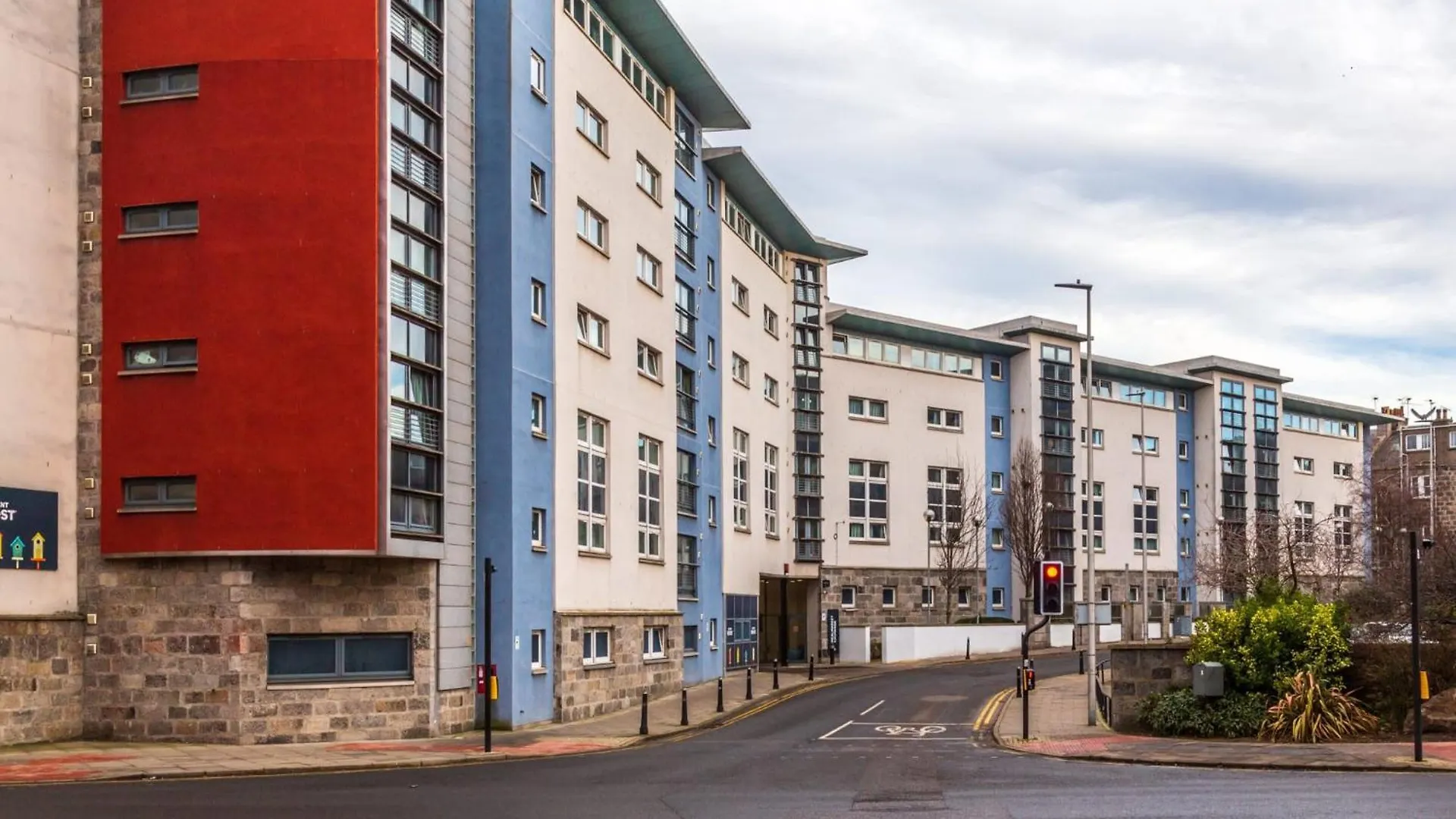 Student Only - Pittrodrie Street Aberdeen 0*,  Birleşik Krallık